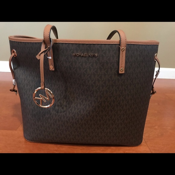 Michael Kors Jet Set Travel Purse - Picture 3 of 5